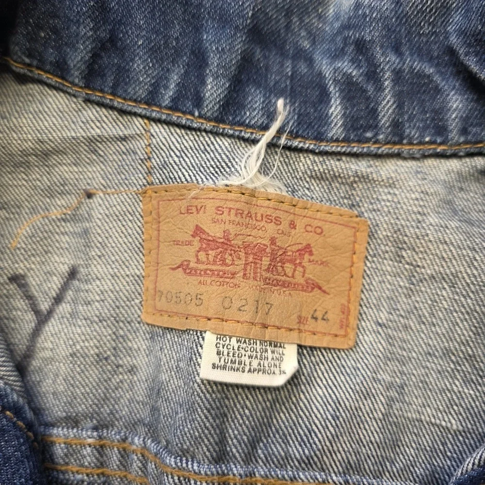 Vintage Levi's Type 3 Medium Blue Denim Trucker Jacket 70505 0217 USA Size 44 - Picture 10 of 11